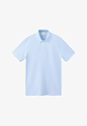 Svetlomodrá krátkym rukávom polo košeľa s golierom a dvoma gombíkmi, zobrazená na bielom pozadí.