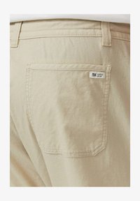 Non sélectionné, beige