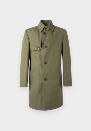 Olijfgroene jas met een kraag, dubbele knopenrij en zijzakken. Voorzien van een enkele borstzak en een rechte pasvorm.