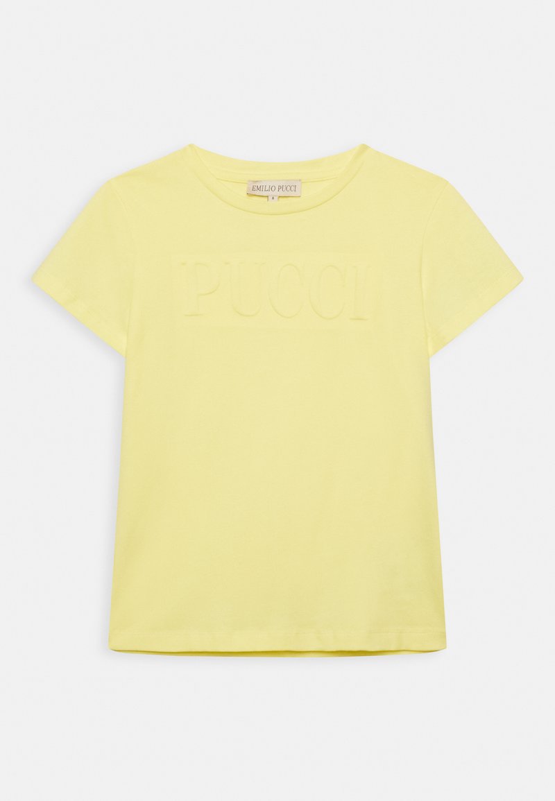 T-shirt de algodão amarelo com gola redonda e mangas curtas, apresentando um logótipo em relevo "PUCCI" na parte da frente. Textura suave.
