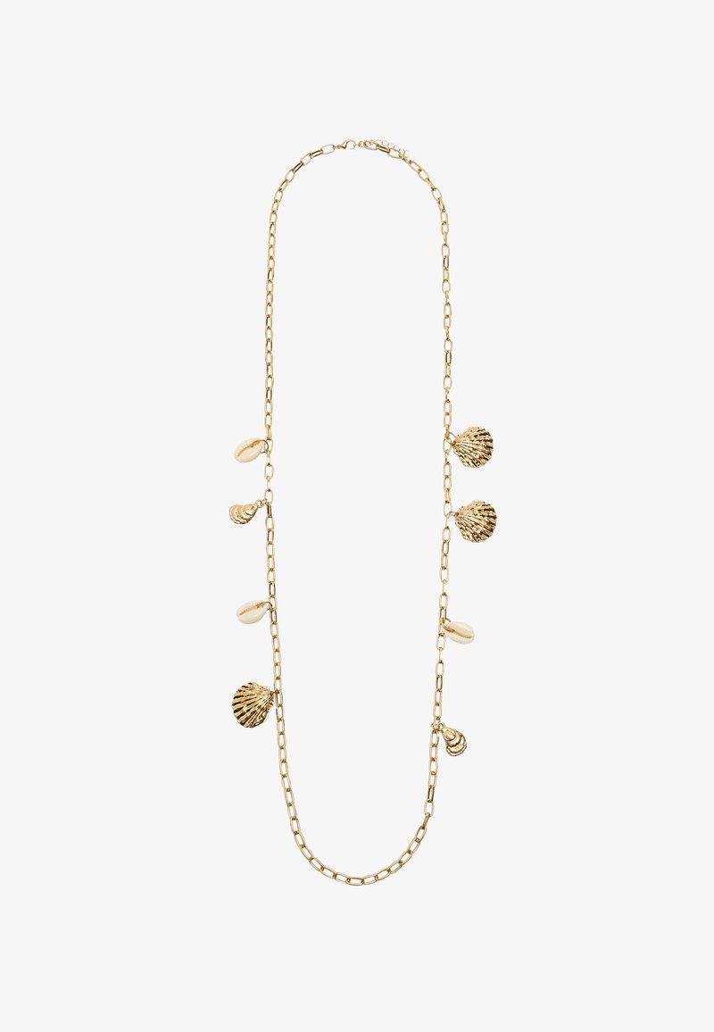 Złoty naszyjnik łańcuszkowy z różnymi wisiorami w kształcie muszelek, naprzemiennie z gładkimi białymi akcentami, prezentujący teksturowany wzór i połączoną strukturę.