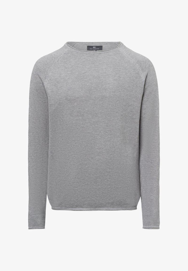 Un pull gris à manches longues avec un col rond, en tissu texturé, et des poignets et un ourlet côtelés. Il possède des manches raglan pour une plus grande liberté de mouvement.