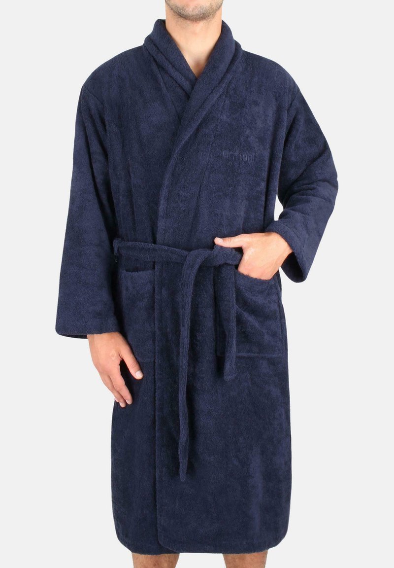 Marineblauer Frottierbademantel mit langen Ärmeln, einem Schalkragen, einem Gürtel in der Taille und zwei Seitentaschen. Weicher, texturierter Stoff.