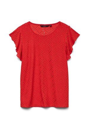 Sarkana īsroku blūze ar dimanta veida izgriezumu mežģīņu detalizācijām un apaļu kakla izgriezumu, attēlota uz balta fona.