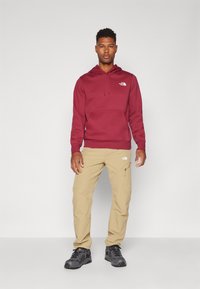 The North Face M SIMPLE DOME REGULAR HOODIE - Hoodie - beetroot
