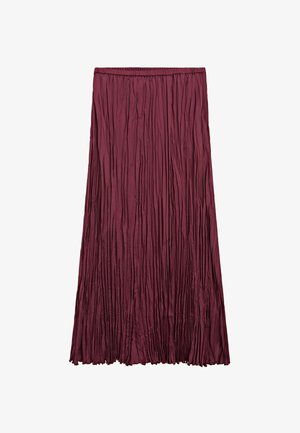 Jupe maxi plissée bordeaux avec une taille élastique, comprenant des plis verticaux et un tissu doux et texturé pour un mouvement fluide.