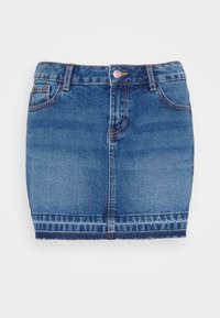 Denim mini hame sinisessä välikkadenssissä, jossa on purjehtiva helma, viisi taskua ja kaksivärinen haalistuma. Ominaisuuksina etunappi ja vyölenkit.