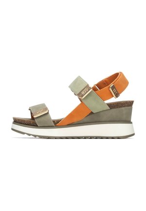 Sandalia de cuña con tiras verdes y naranjas, plantilla de corcho y suela de goma blanca. Presenta detalles metálicos y tiras ajustables de velcro.