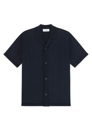 Donkerblauw shirt met korte mouwen gemaakt van lichtgewicht stof, voorzien van een knoopsluiting aan de voorkant, een open kraag en opgerolde manchetten. Eenvoudig en veelzijdig ontwerp.