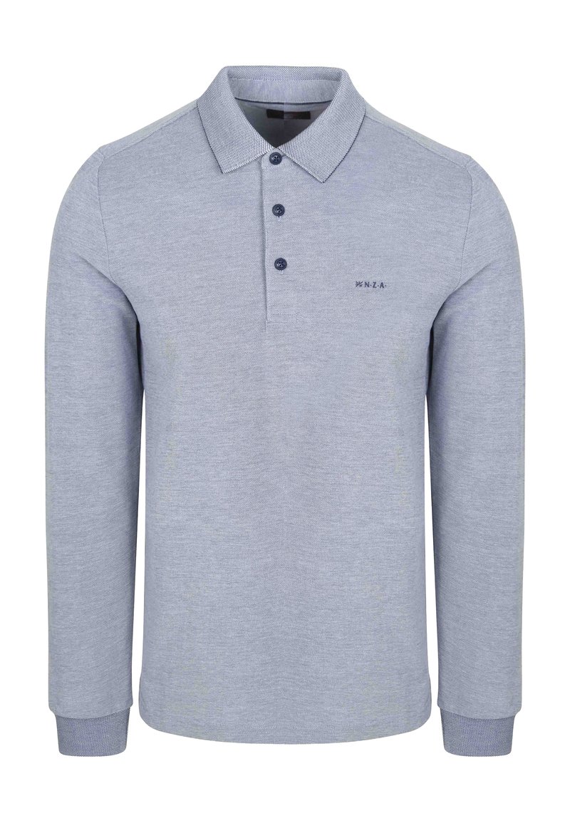 Lange mouwen polo shirt in lichtgrijze stof, met een kraag, vier donkere knopen en een marineblauw logo aan de linkerkant. Mouwen met manchetten.