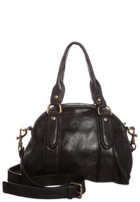 Czarna skórzana torebka z złotymi akcentami, podwójnymi uchwytami i odpinanym paskiem na ramię. Ma zaokrąglony kształt i subtelne detale ściegów.