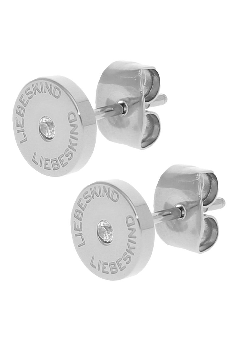 Orecchini a clip in argento con design circolare, caratterizzati da incisioni con il testo "LIEBESKIND" e una pietra centrale trasparente. Finitura lucida.
