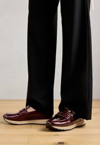 Unselected, burgund/beige