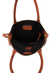 Bolso de mano de cuero marrón con interior de tela negra, cierre de cremallera, bolsillos interiores y correa para llaves en el interior.