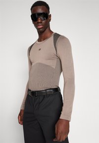 YOURTURN LONG SLEEVE SPORTS TOP WITH ZIP UNISEX - Top dugih rukava - tan