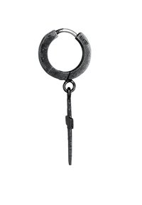 Svart metall ringörhänge med en texturerad cirkulär design och en vertikal, platt drop accent som är fäst, med en minimalistisk stil.