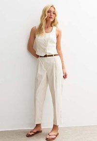 New Look - PINSTRIPE BARREL LEG BELTED TAILORED - Trousers - off white Thumbnail Image 1