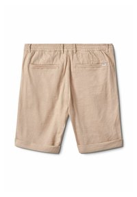 Beige len nadrág, húzózsinóros derékrésszel, két hátsó zsebbel és felgöngyölt száraival, hátul egy diszkrét márkacímkével.