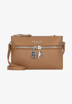 Petit sac bandoulière en cuir beige avec une poche à double fermeture éclair argentée et une bandoulière réglable, avec le logo de la marque Replay à l'avant.