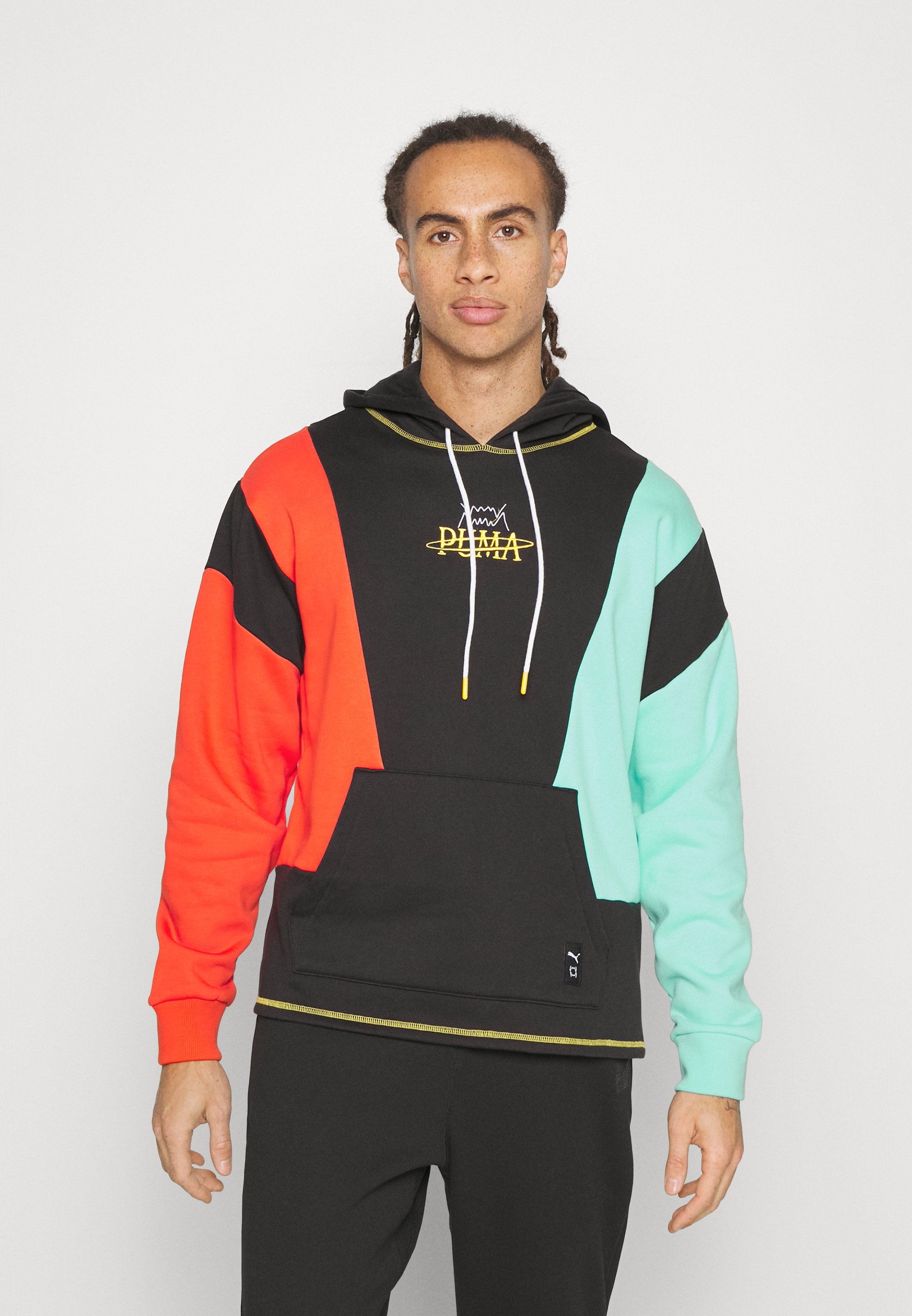 Puma IN THE PAINT - Hoodie - black color block/black - Zalando.de