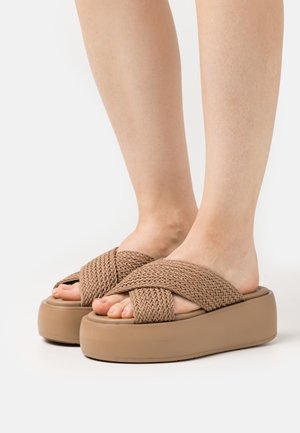 Calvin Klein, Mules à talons - beige