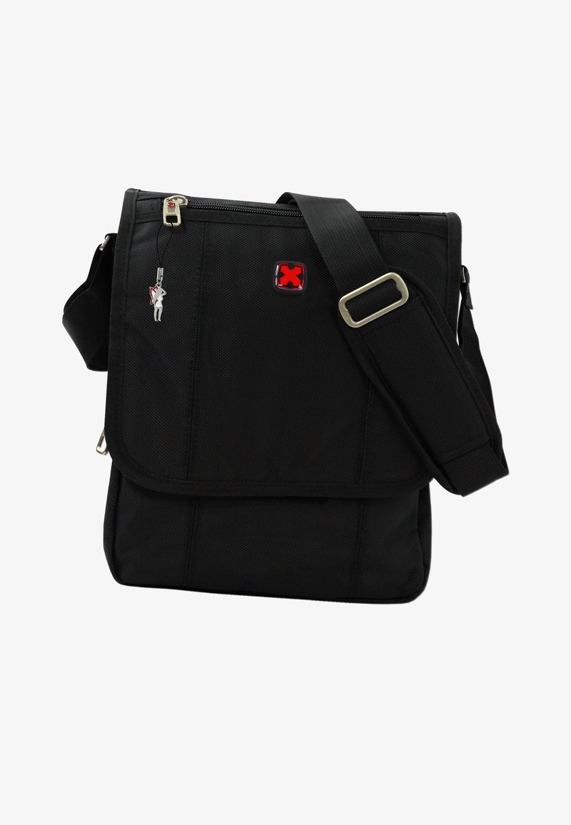 Zwarte messenger bag van gestructureerde stof, met een ritsluiting, verstelbare schouderriem en een rood logo accent aan de voorkant.