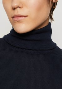 DAY Birger et Mikkelsen SIERRA DAILY - Strikkegenser - navy