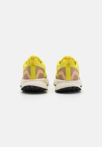 adidas Performance FALCON 5 - Laufschuh Trail - pure sulfur/lucid lemon/warm sandstone