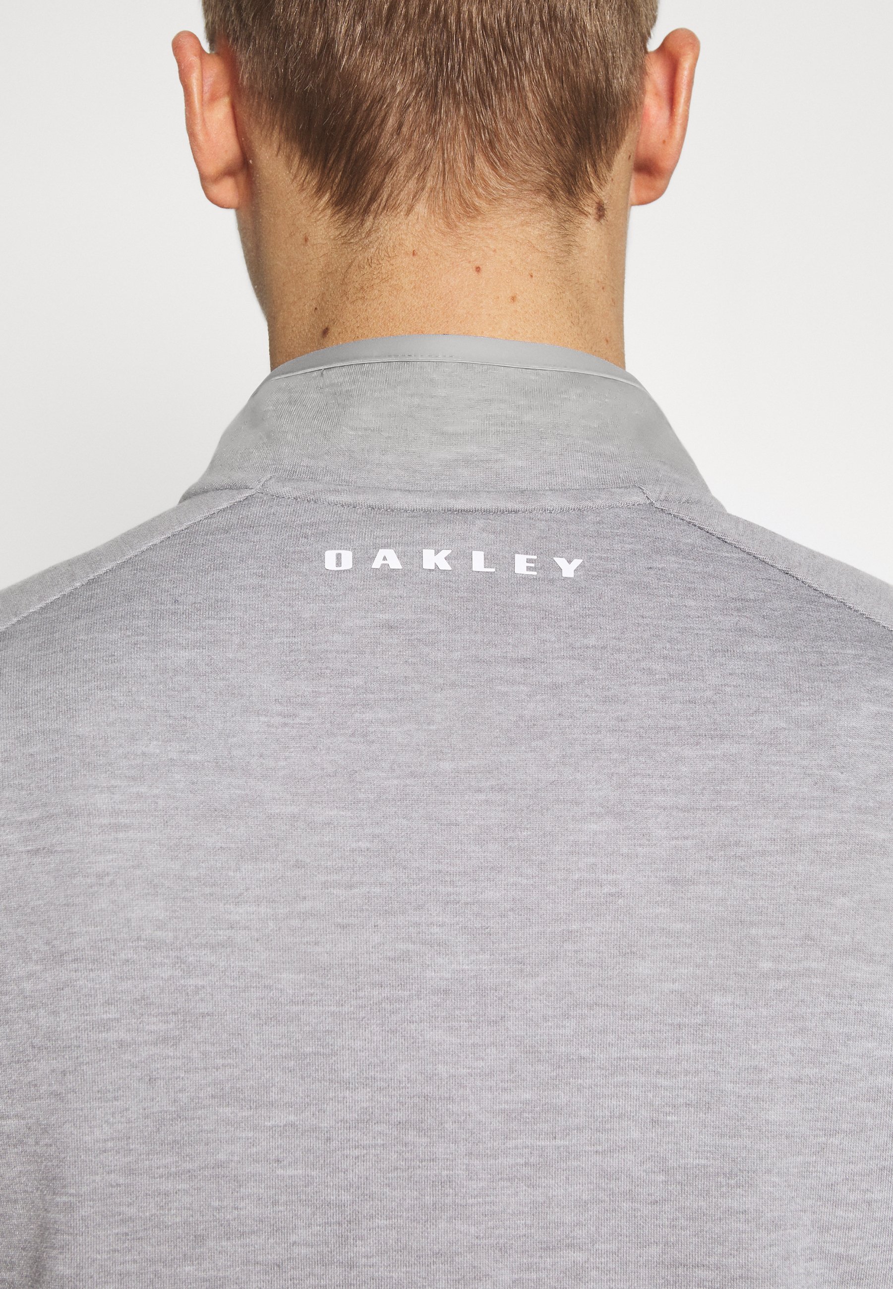 oakley range pullover