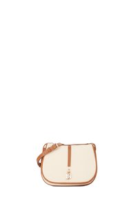 Bolso cruzado de lona beige con detalles en cuero marrón, forma curva, correa ajustable y detalles en metal plateado.