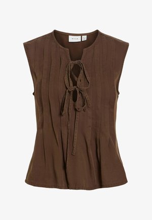 Blouse marron sans manches avec plis verticaux et deux cordons à nouer à l'avant sous l'encolure ronde.