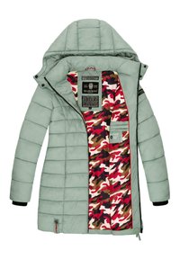 Chaqueta acolchada verde claro con capucha, que presenta un interior de camuflaje colorido en rosa, rojo y marrón. Incluye etiquetas de logo y cremallera.