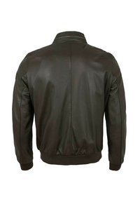 Dunkelbraune Lederbomberjacke mit enger Passform an der Taille und den Bündchen, ausgestattet mit einem hohen Kragen und glatter Textur. Vertikale Nahtdetails auf dem Rücken.