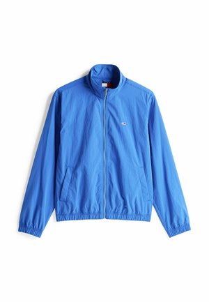 Hellblaues Windbreaker-Jacke mit hohem Kragen, Reißverschluss vorne, elastischen Bündchen und zwei Seitentaschen. Hergestellt aus leichtem Stoff.