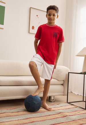 Next, REGULAR FIT - SINGLE SHORT PYJAMAS SET - Nattøj sæt - red white england