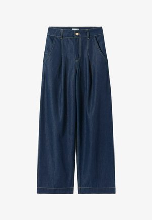 Pantalon en denim à jambes larges de couleur bleu foncé avec un design classique à cinq poches, des plis à l'avant et des coutures jaunes contrastantes le long des coutures.