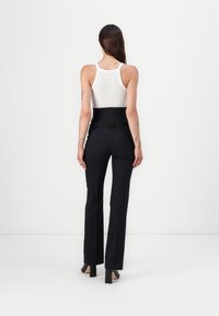 Pinko PIADINA PANTALONE GESSATO - Nadrágok - blu/bianco