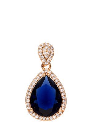 Druppelvormige hanger met een grote saffier omringd door kleine heldere rhinestones, met een goudkleurige metalen zetting en ingewikkelde details.