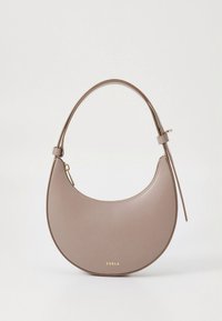 Borsa a mezzaluna in pelle beige con tracolla singola e cerniera dorata, logo "Furla" in oro al centro in basso.
