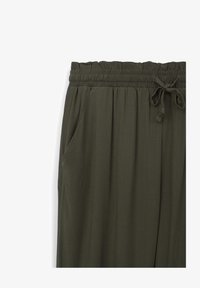 Non selezionato, verde militare scuro