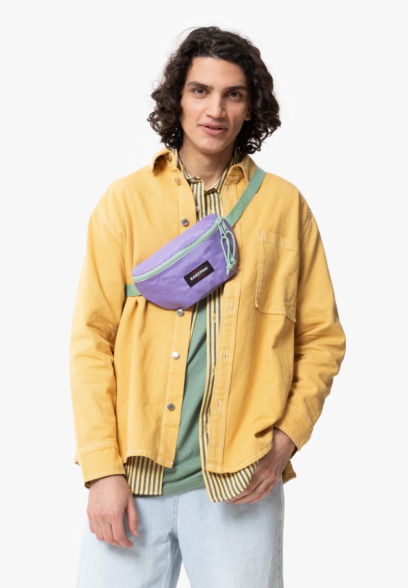 Eastpak SPRINGER POWR - Bältesväska - block lilac