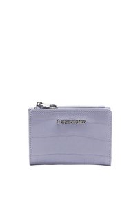 Lila Kunstleder-Wallet mit Krokodil-Textur, silbernem Reißverschluss und Logo-Detail auf der Vorderseite. Kompakte rechteckige Form.