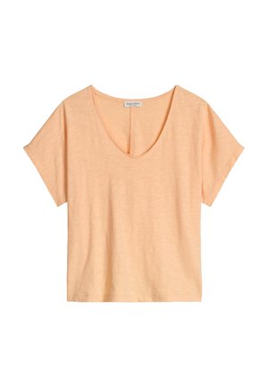 Licht perzikkleurig T-shirt met korte mouwen, V-hals, losse pasvorm en zachte stoftextuur, plat gelegd op een witte achtergrond.