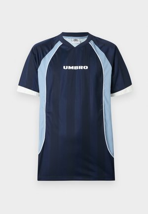 Marineblaues Sporttrikot mit hellblauen Seitenteilen, weißen Säumen an den Ärmeln und dem "UMBRO"-Logo in der Mitte der Brust.