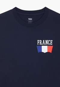 Levi's® FOOTBALL FAN TEE UNISEX - Marškinėliai su spaudiniu - navy blazer