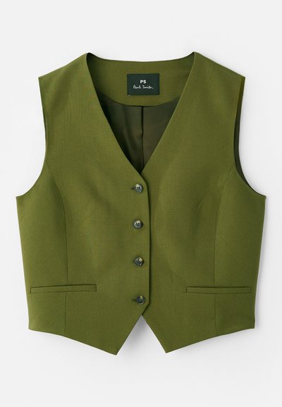 Maslinasta prsluk s V izrezom, zatvaranje s pet dugmadi, dva bočna džepa i glatka tekstura tkanine. Vidljiva oznaka branda unutar.