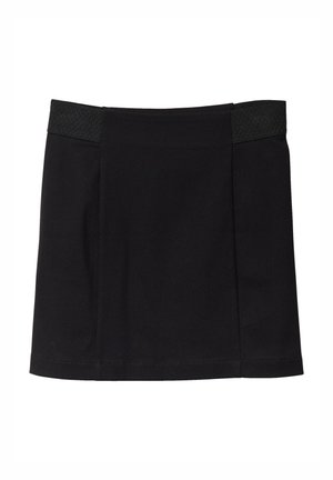 Schwarzer Minirock mit strukturiertem, breitem Bund und geradem Saum. Einfaches Design, ohne Muster oder Verzierungen.