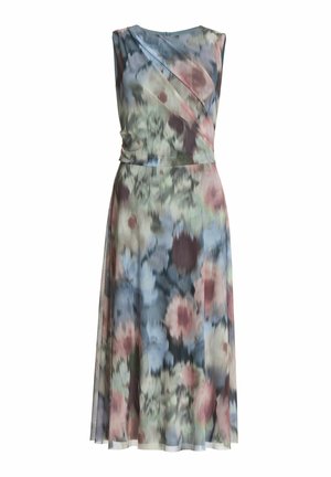 Robe fleurie en tissu doux avec des nuances variées de bleu, rose et vert. Design sans manches avec un corsage drapé et une jupe évasée.