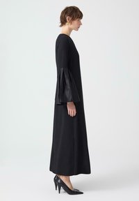 Touché Privé TAFFETA SLEEVE DETAILED - Maxi šaty - black