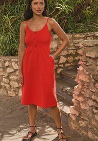 Next TALL  REGULAR FIT - Haljina od žerseja - red